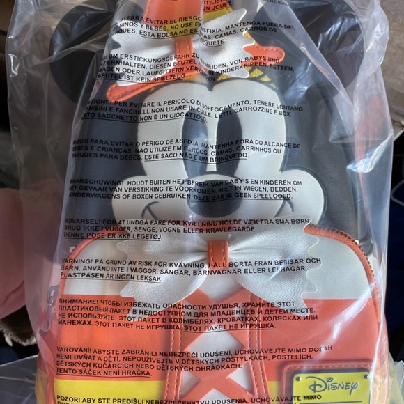 NWT Minnie Mouse Candy Corn Glow In The Dark Mini Backpack